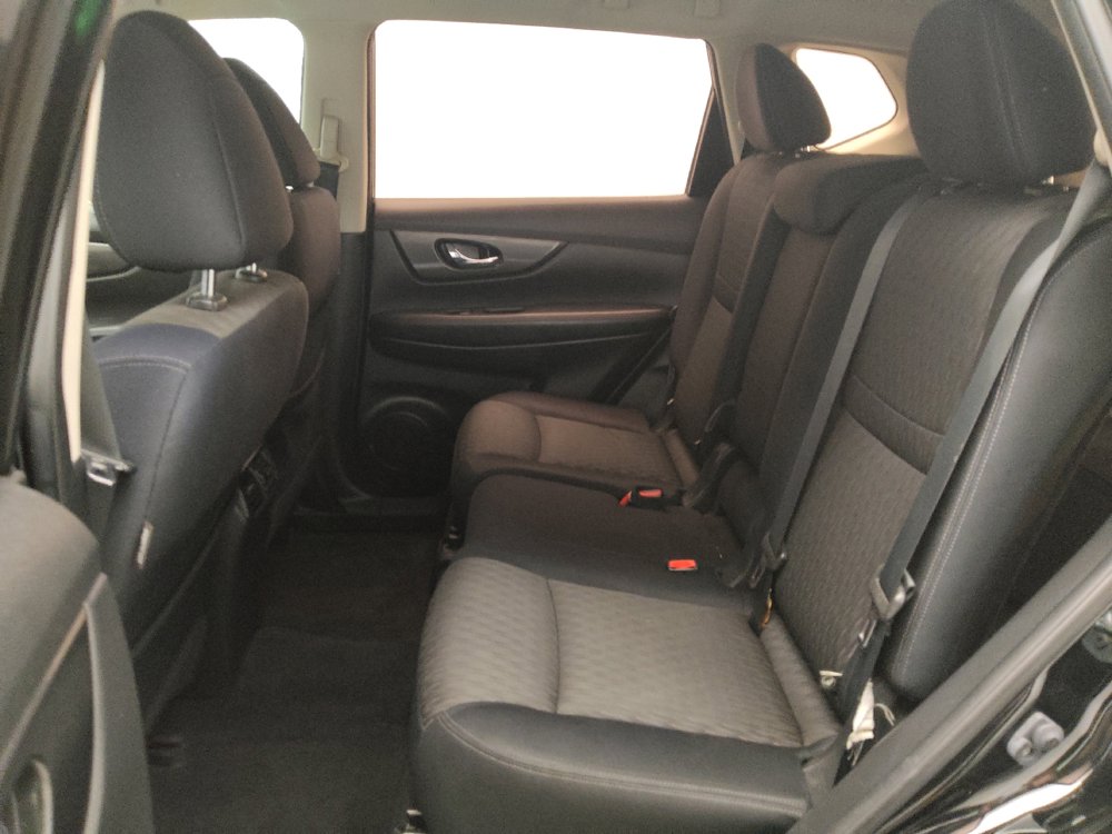 Used 2017 Nissan Rogue S FWD image 18