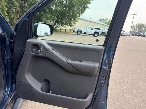 Used 2013 Nissan Frontier PRO-4X AWD/4WD image 15