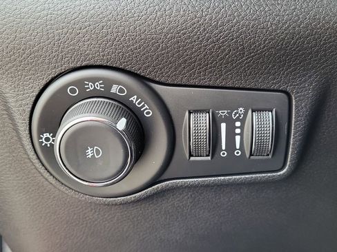 Used 2024 Jeep Compass Limited image 23