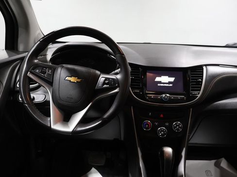 Used 2022 Chevrolet Trax LT w/ Premium Seat Package image 17