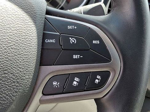 Used 2021 Jeep Cherokee Limited AWD/4WD image 24