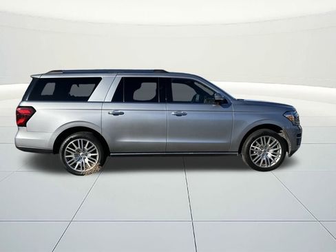 Used 2023 Ford Expedition Max Limited image 9