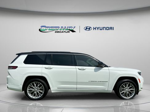 Used 2022 Jeep Grand Cherokee L Summit w/ Advanced Protech Group IV AWD/4WD image 9