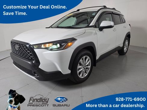 Used 2023 Toyota Corolla Cross LE image 1