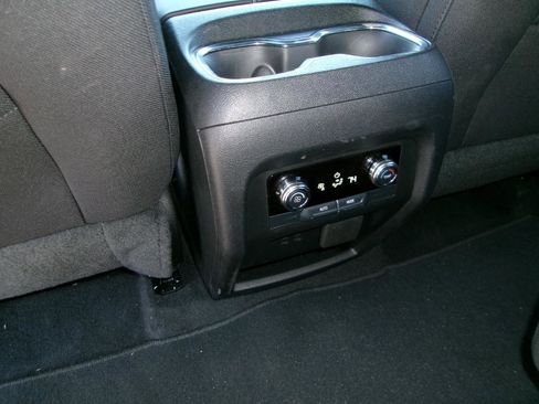 Used 2025 GMC Acadia Elevation image 13