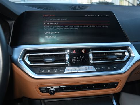 Used 2022 BMW 430i Convertible w/ Convenience Package image 16