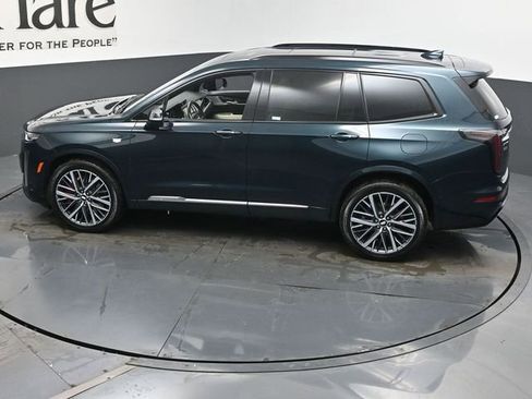 Used 2024 Cadillac XT6 Sport w/ Technology Package image 48