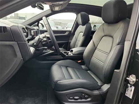 Used 2024 Porsche Cayenne Coupe image 16