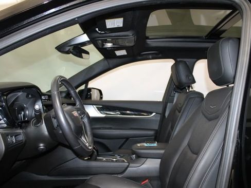 Used 2024 Cadillac XT6 Premium Luxury w/ LPO, Floor Liner Package FWD image 7