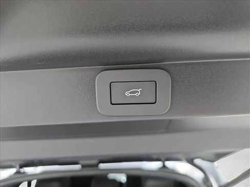 New 2025 Land Rover Range Rover SE image 13