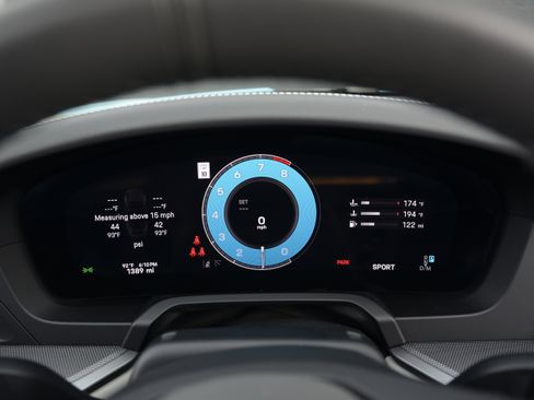 Certified 2025 Porsche 911 Carrera RWD image 18
