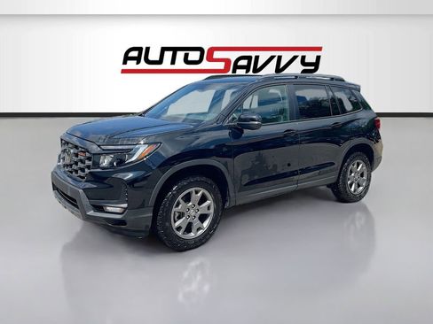 Used 2025 Honda Passport TrailSport image 3
