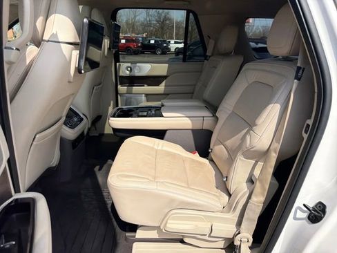 Used 2019 Lincoln Navigator L Reserve image 29
