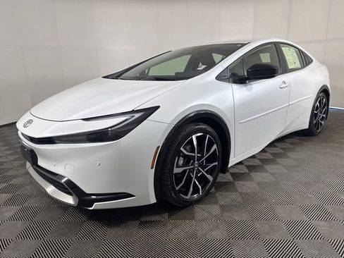 Used 2025 Toyota Prius Plug-In Hybrid FWD image 8