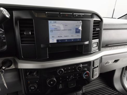 Used 2023 Ford F250 XLT w/ FX4 Off-Road Package image 13