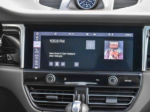 Used 2022 Porsche Macan image 13