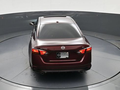 Used 2024 Nissan Altima 2.5 SL FWD image 32