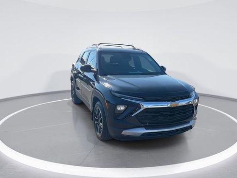 Used 2024 Chevrolet TrailBlazer LT w/ Driver Confidence Package image 2