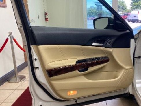 Used 2010 Honda Crosstour EX-L image 9
