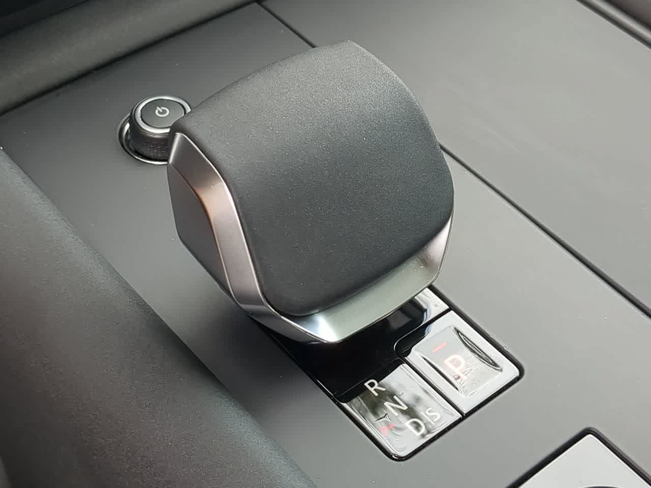 Certified 2025 Land Rover Discovery S AWD/4WD image 33