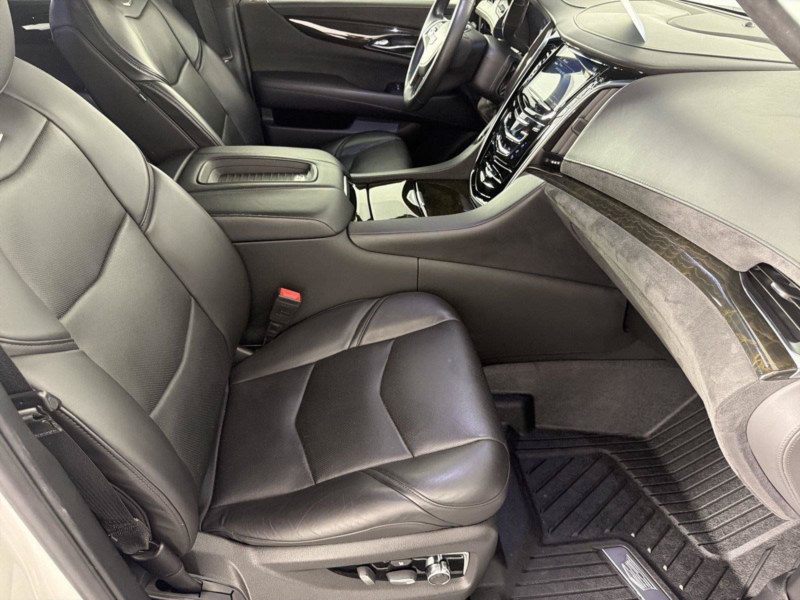 Used 2019 Cadillac Escalade Platinum AWD/4WD image 13