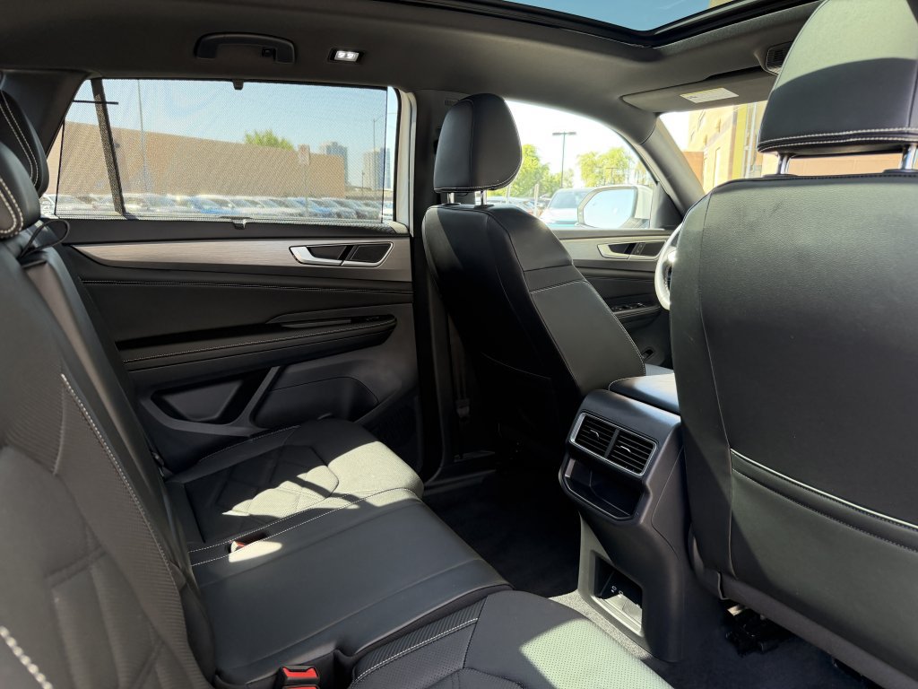 Used 2024 Volkswagen Atlas Cross Sport SE w/ Panoramic Sunroof Package FWD image 38