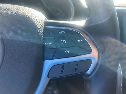 Used 2021 Jeep Grand Cherokee Laredo image 42