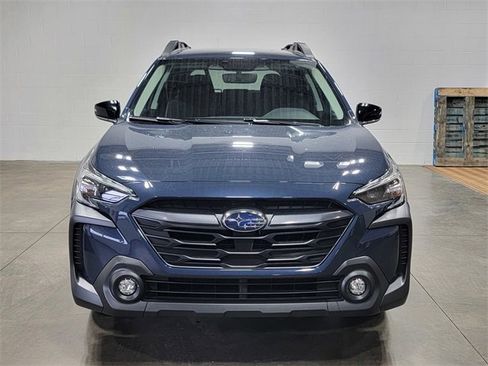 Used 2025 Subaru Outback Premium image 3