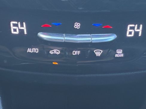 Used 2022 Cadillac XT6 Premium Luxury image 4