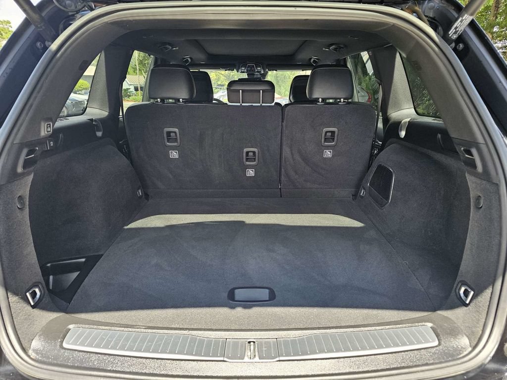 Used 2022 Jeep Grand Cherokee Overland w/ Luxury Tech Group IV AWD/4WD image 12