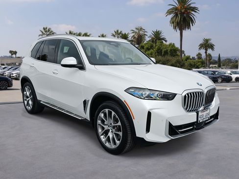 Used 2025 BMW X5 sDrive40i w/ Premium Package image 3
