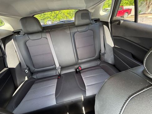 Used 2025 Chevrolet Trax LT w/ LT Convenience Package FWD image 32