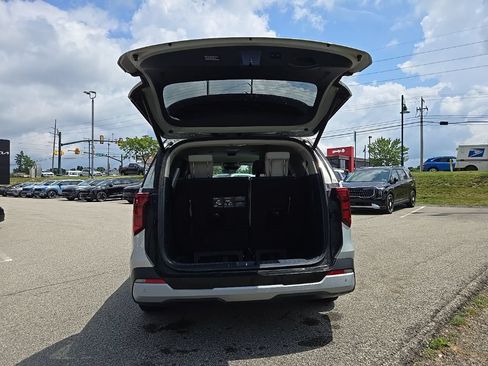 Certified 2025 Kia Carnival EX FWD image 31