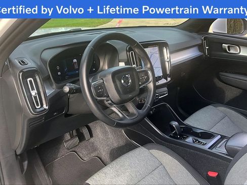 Certified 2025 Volvo XC40 B5 Core image 17