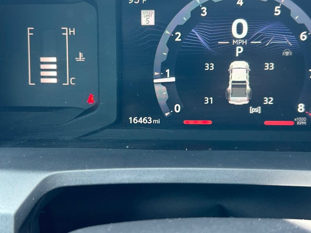 Certified 2025 Toyota Tacoma SR5 AWD/4WD image 34