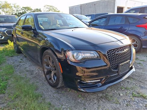 Used 2023 Chrysler 300 Touring L w/ Comfort Group RWD image 3