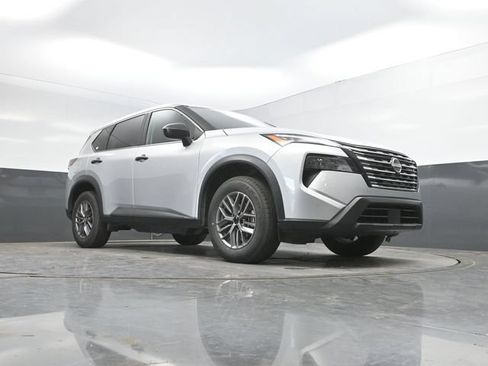 Used 2024 Nissan Rogue S FWD image 45