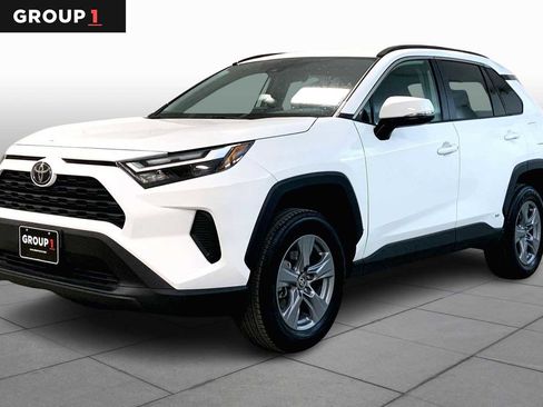 Used 2025 Toyota RAV4 XLE image 1