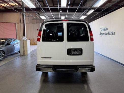 Used 2025 Chevrolet Express 3500 LT w/ LT Preferred Equipment Group RWD image 4