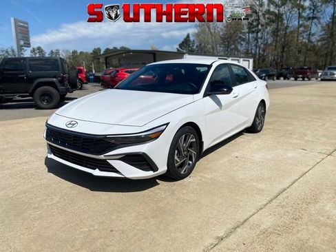 Used 2025 Hyundai Elantra SEL w/ Cargo Package image 1