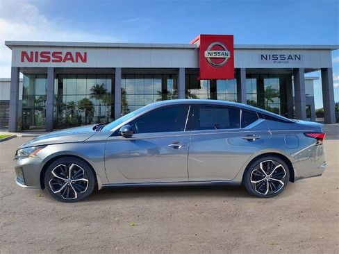 Certified 2023 Nissan Altima 2.5 SR image 8