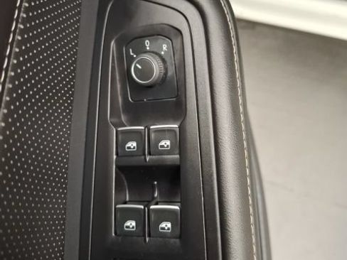 Used 2024 Volkswagen Atlas SE w/ Black Wheel Package FWD image 17