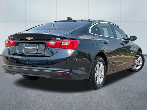 Used 2022 Chevrolet Malibu LS FWD image 2