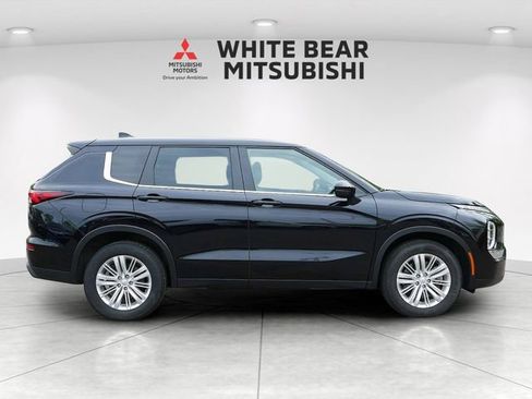 Used 2023 Mitsubishi Outlander ES FWD image 6