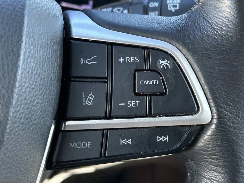 Used 2021 Toyota Sienna XLE FWD image 32
