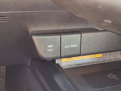 Certified 2019 Toyota Camry XLE FWD image 10