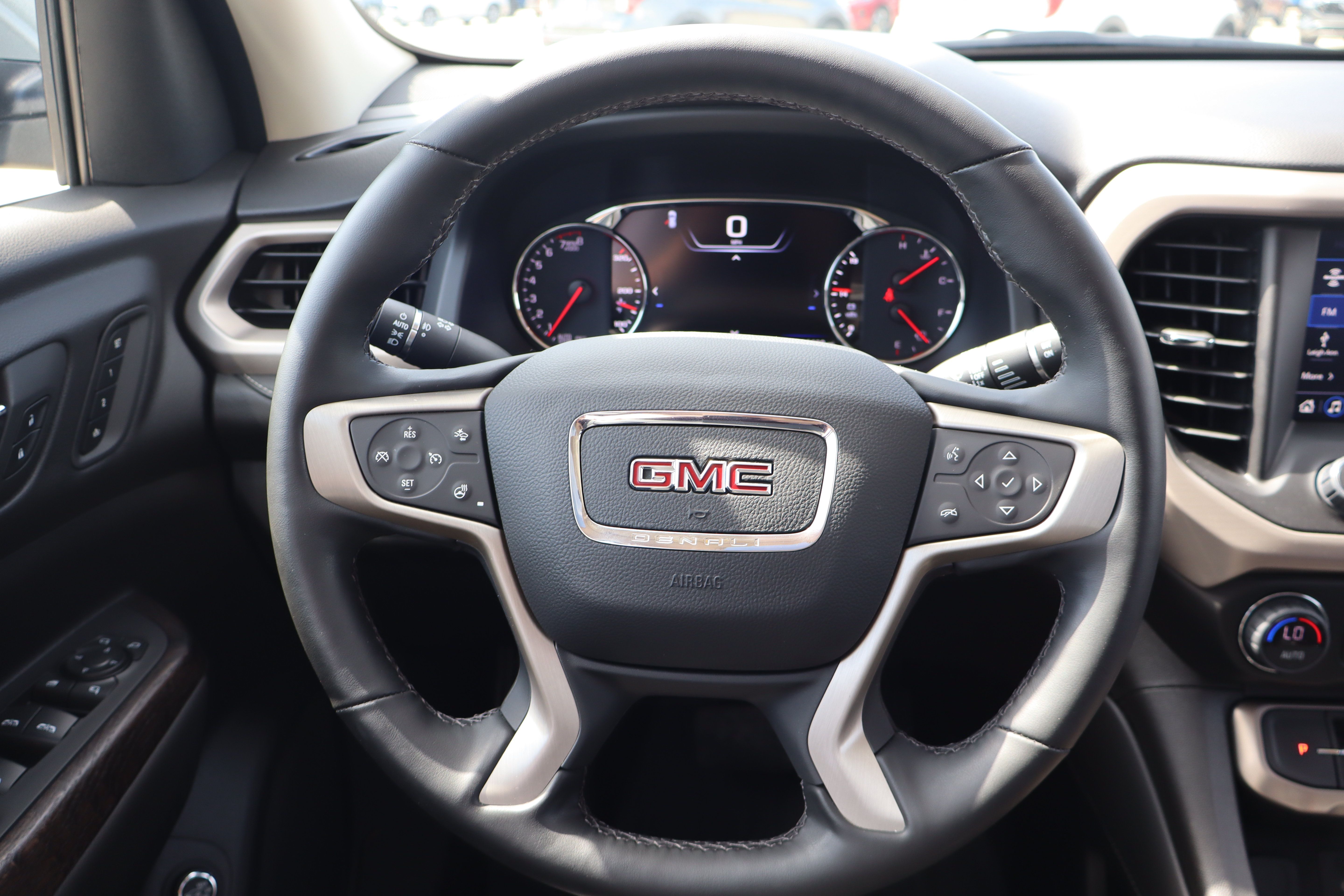 Used 2023 GMC Acadia Denali w/ Denali Ultimate Package AWD/4WD image 16