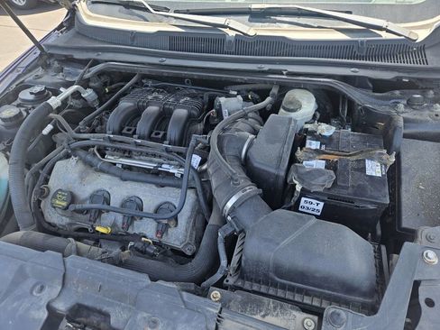 Used 2011 Ford Taurus SEL image 19