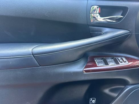 Used 2015 Lexus LX 570 4WD w/ Luxury Package image 12