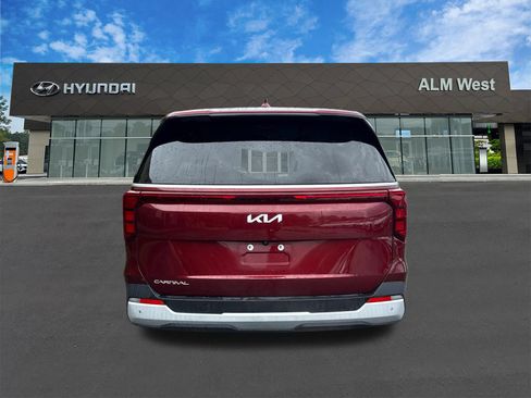 Used 2025 Kia Carnival FWD image 6
